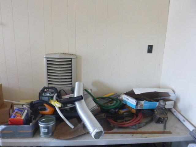 lot 40 image: Miscellaneous Garage Items