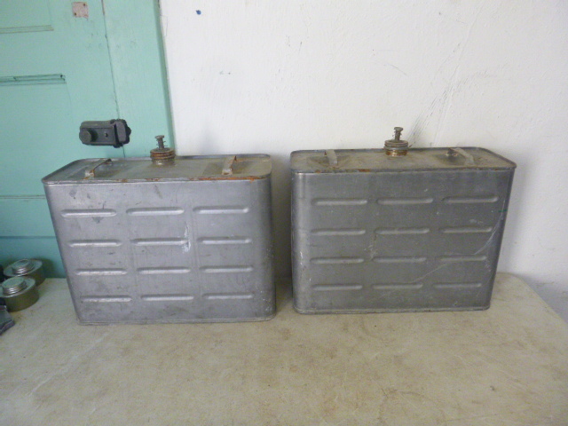 lot 49 image: 2 Vintage Gas Cans