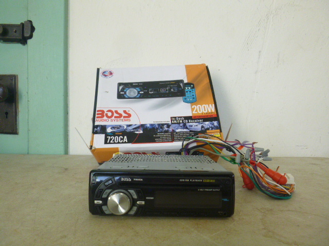 lot 53 image: Boss In-Dash AMFMCD Receiver
