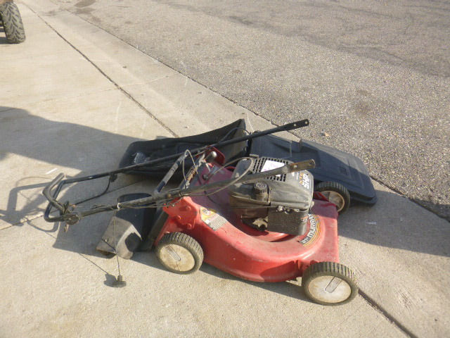 lot 58 image: Murry Push Mower