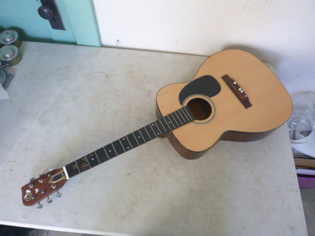 lot 59 image: Guitar