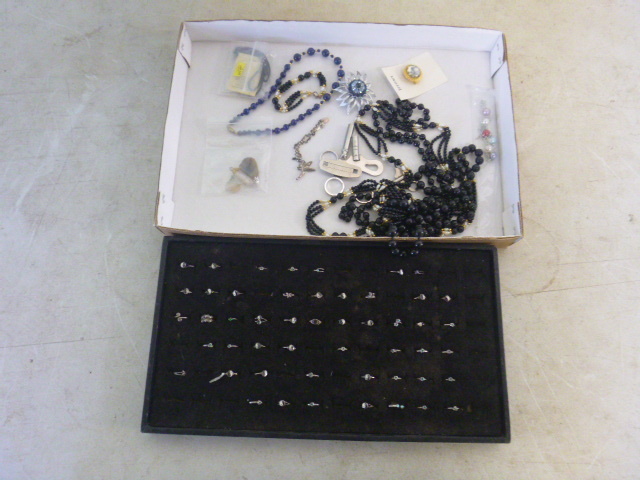 lot 65 image: Miscellaneous Jewelry