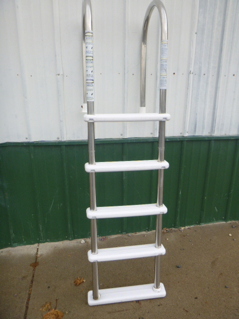 lot 118 image: Pool Ladder