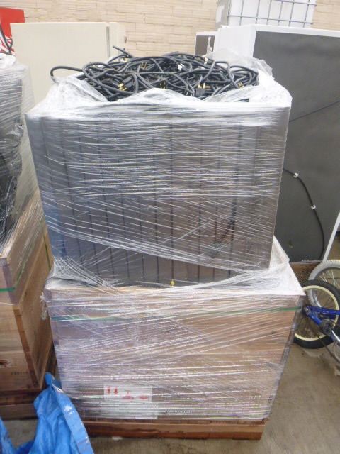 lot 122 image: Pallet of Lights