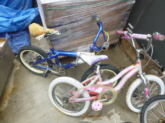 lot 123 image: 2 Young Childs Bicycles