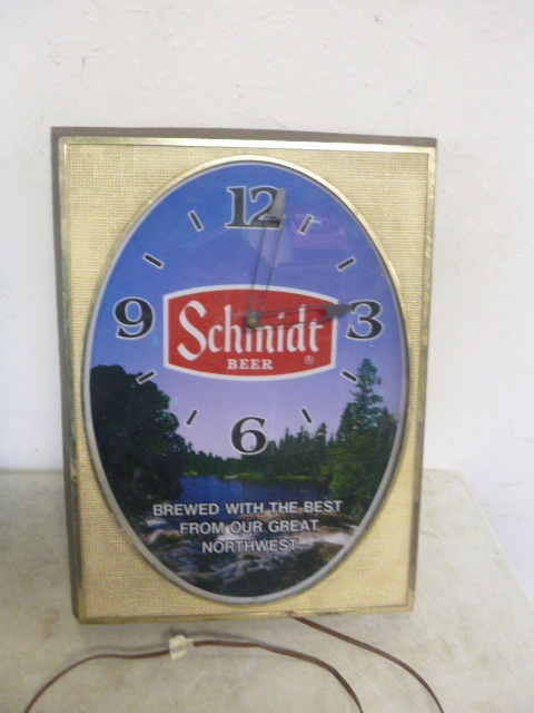 lot 126 image: Schmidt Beer Clock