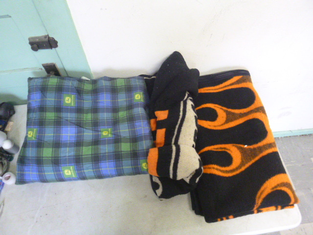 lot 141 image: 3 Blankets
