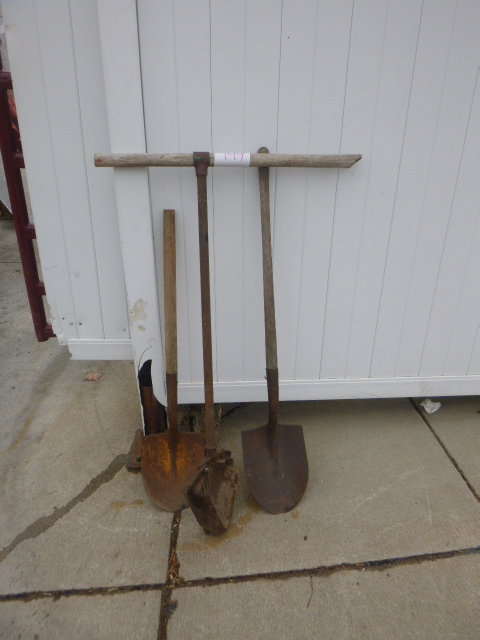 lot 144 image: Yard Tools