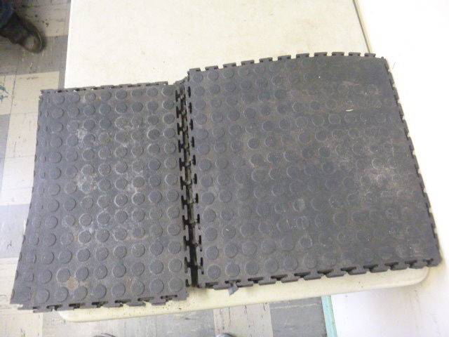 lot 150 image: Fatigue Mats
