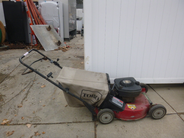 lot 163 image: Toro Push Lawn Mower