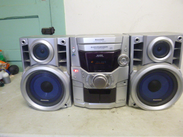 lot 177 image: Panasonic 5 CD Changer with 2 Speakers