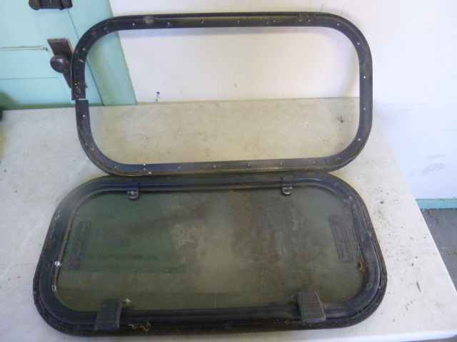 lot 185 image: Chevy S10 Sunroof Window
