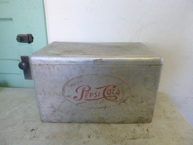lot 187 image: Vintage Pepsi Cola Cooler