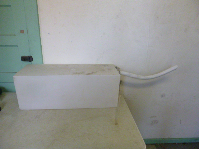 lot 188 image: Plastic Sprayer Tank