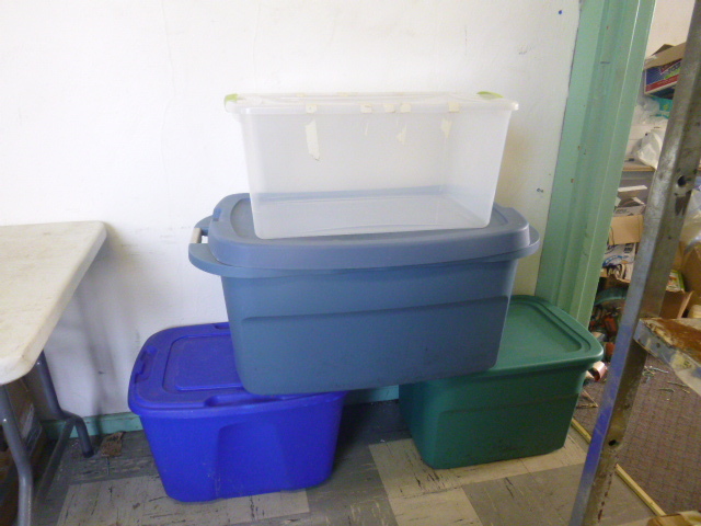 lot 189 image: 4 Totes with Lids