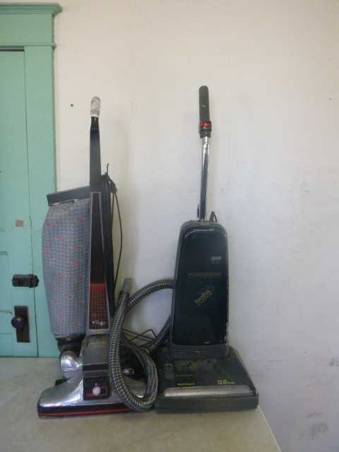 lot 192 image: 2 Vacuum Cleaners