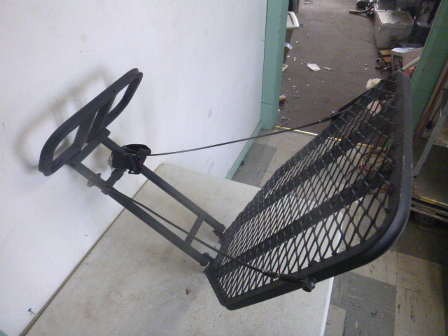 lot 194 image: Big Dog Tree Stand