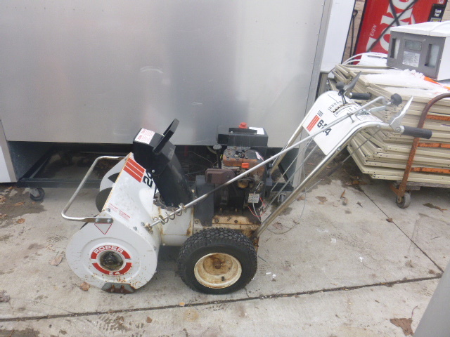 lot 1 image: Roper 6-24 Snowblower