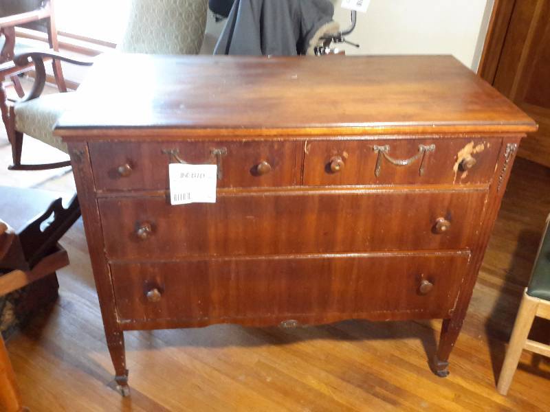 lot 20 image: Nice  antique dresser