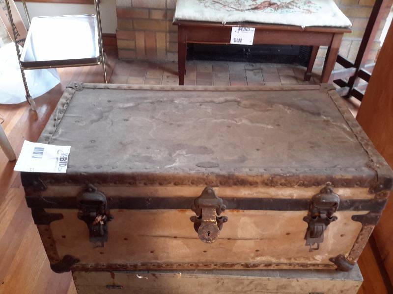 lot 23 image: TrunkFoot Locker