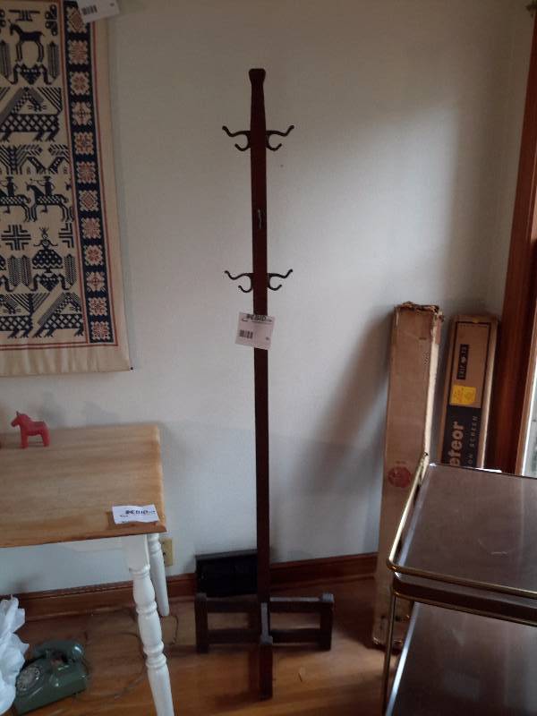 lot 30 image: Oak Coat rack