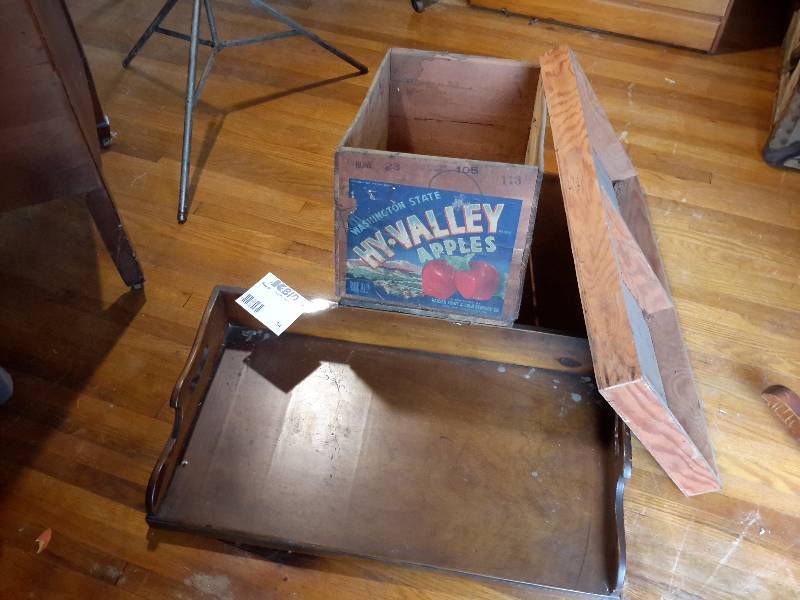 lot 34 image: 3 Vintage Boxes