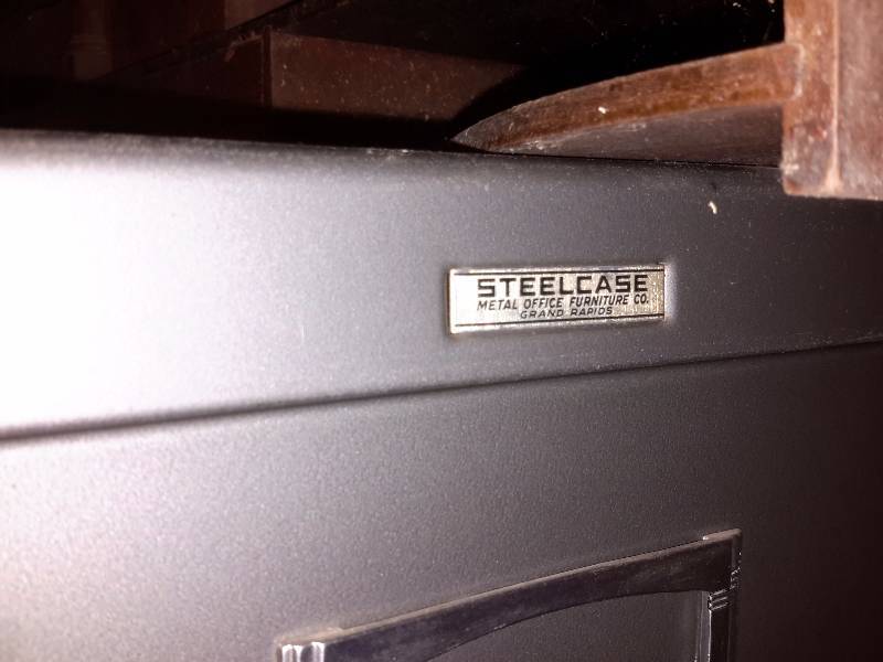 lot 43 image: 4 Drawer Steelcase file cabinet
