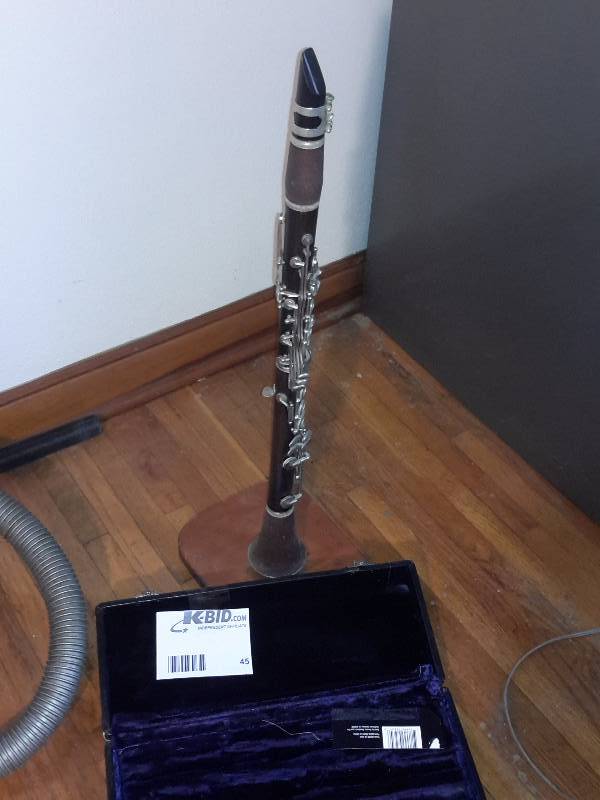 lot 45 image: ARTLEY Clarinet..