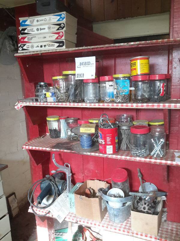 lot 86 image: Misc. items on the shelf..