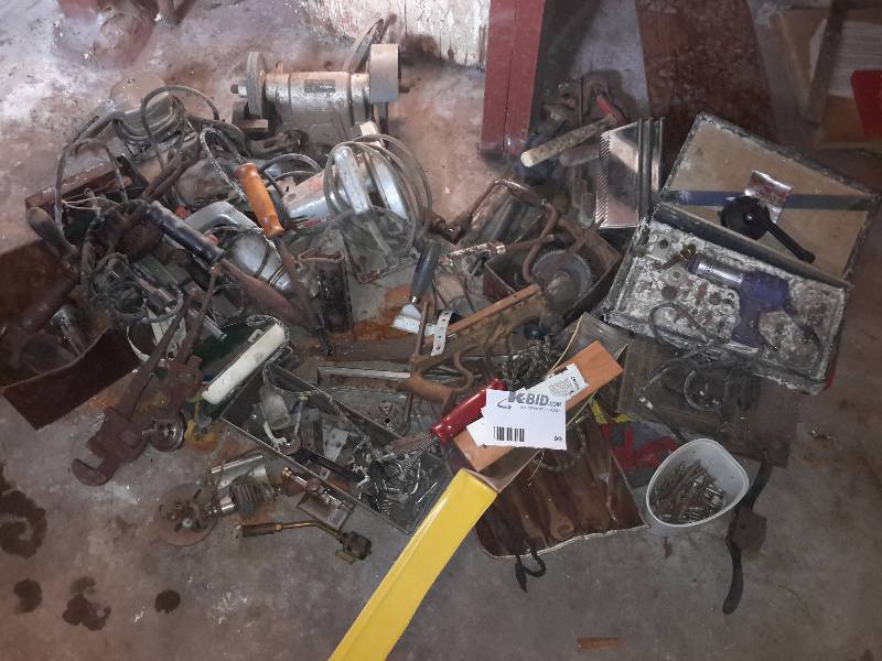 lot 99 image: Large lot of misc. industrial salvage and other items