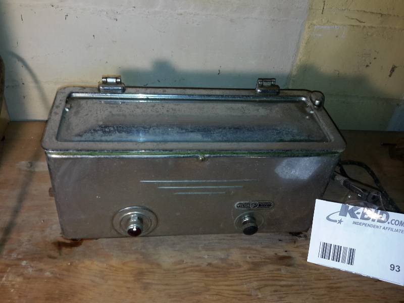 lot 93 image: PELTON, Sterilizer