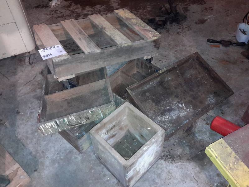 lot 78 image: Lot of wood boxes and a wood rolling platformcart