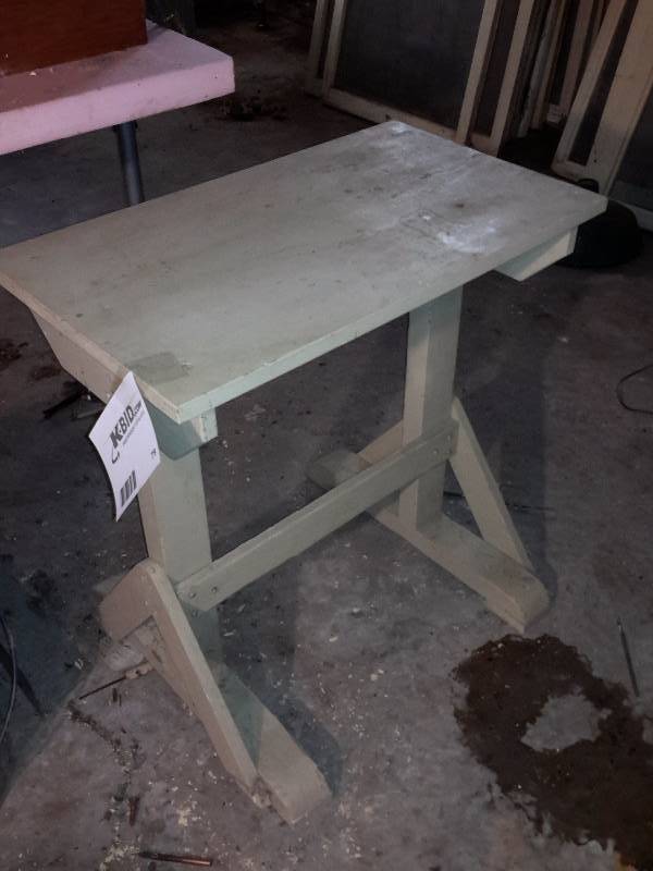 lot 79 image: Nice home made table.. VERY Sturdy