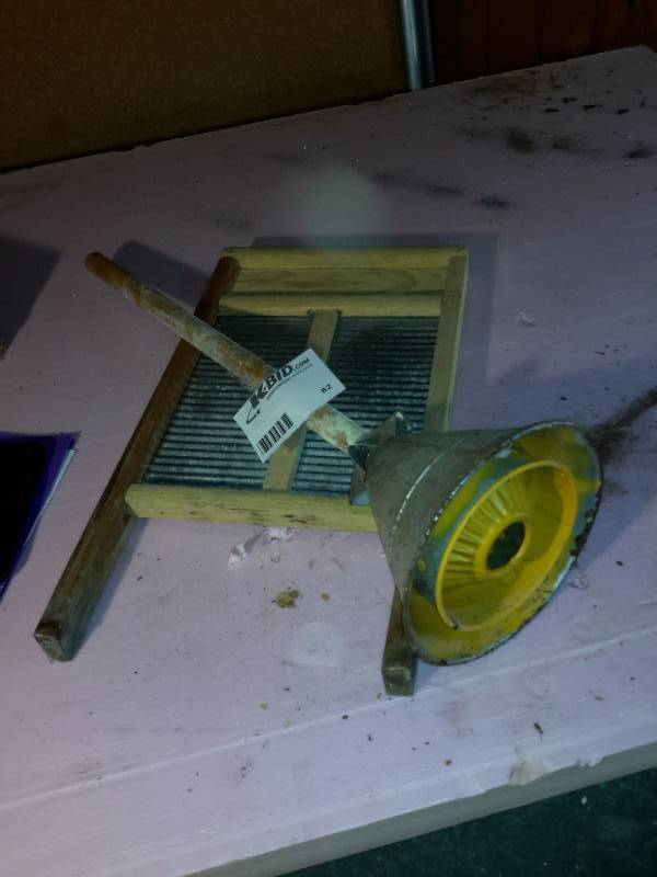 lot 82 image: Vintage Wash Board and washing plunger