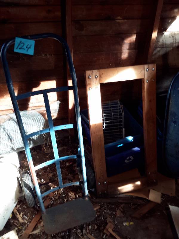 lot 124 image: Upright two wheel cart and 4 wheel rolling cart