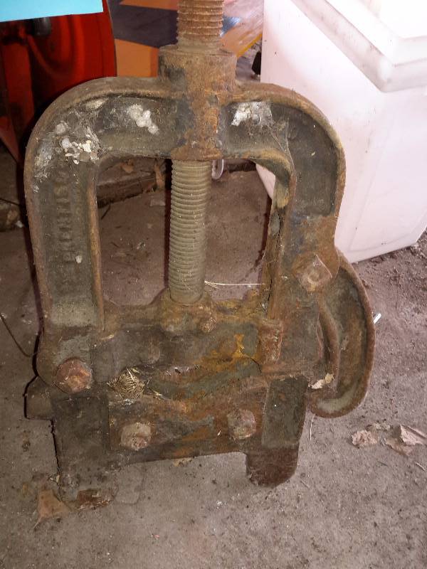 lot 131 image: PRENTICE Pipe Vise..
