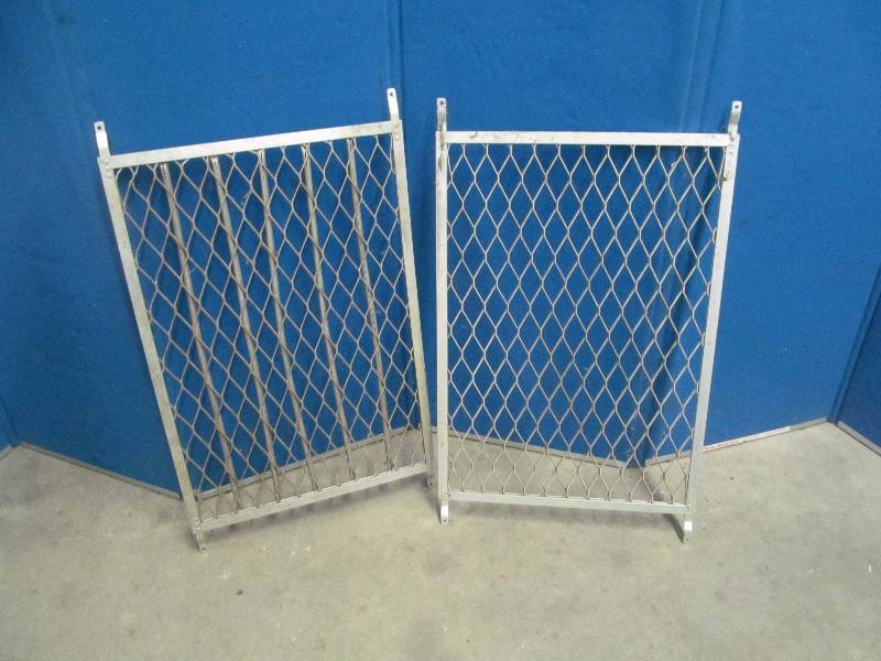 lot 5 image: wire racks
