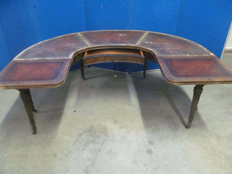 lot 7 image: coffee table
