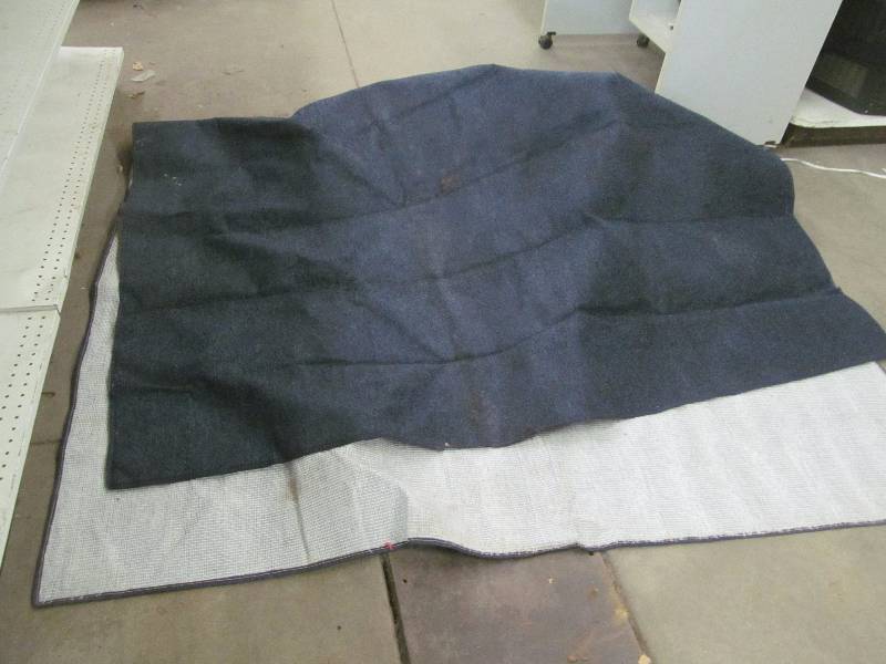 lot 15 image: carpet rugs