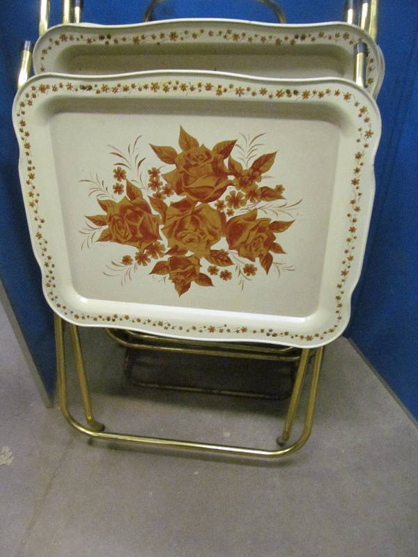 lot 27 image: TV trays