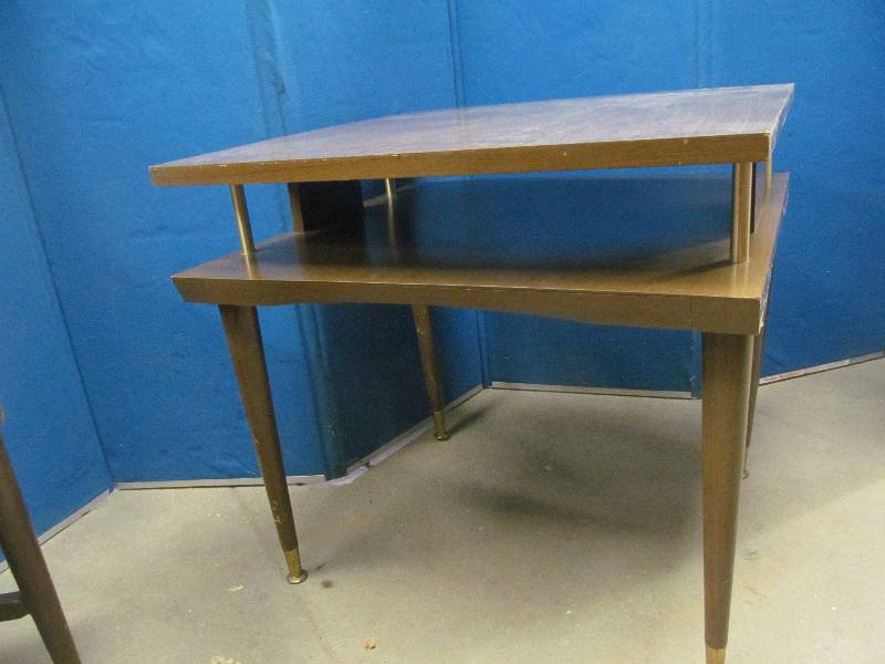 lot 39 image: end table