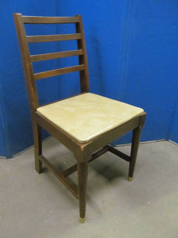 lot 40 image: chair