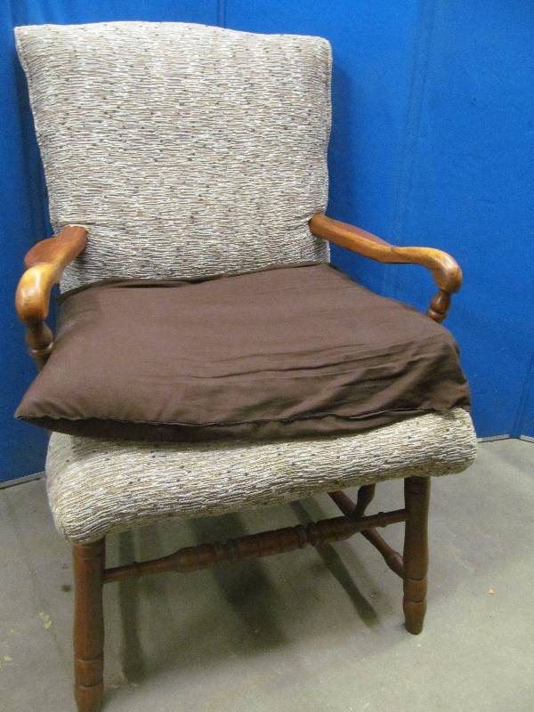 lot 42 image: chair