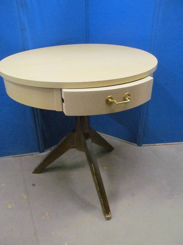 lot 45 image: vintage table