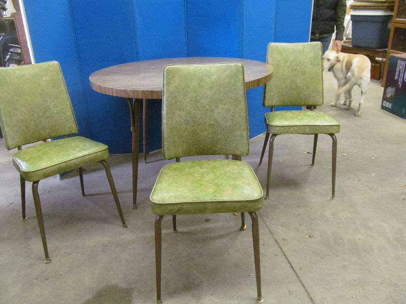 lot 51 image: table