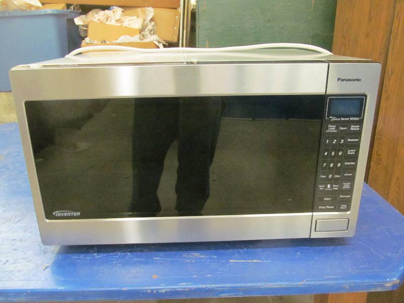 lot 56 image: microwave