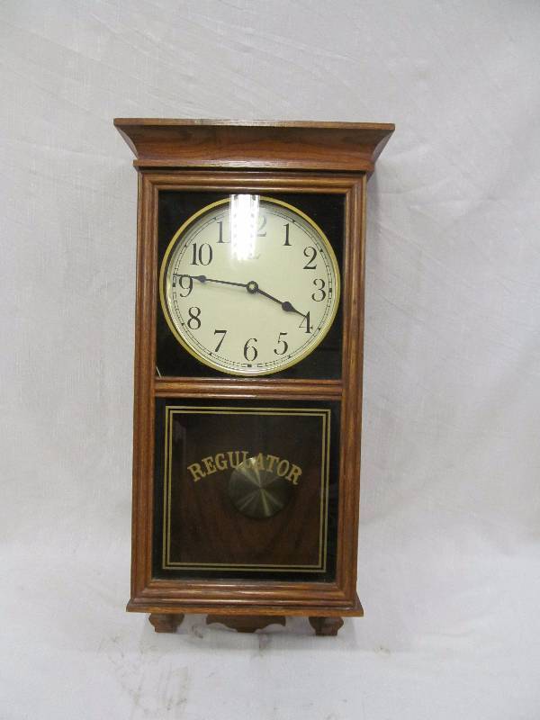 lot 68 image: Leck clock