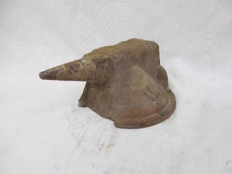 lot 90 image: vintage anvil