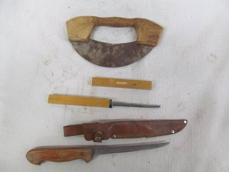 lot 104 image: vintage knives