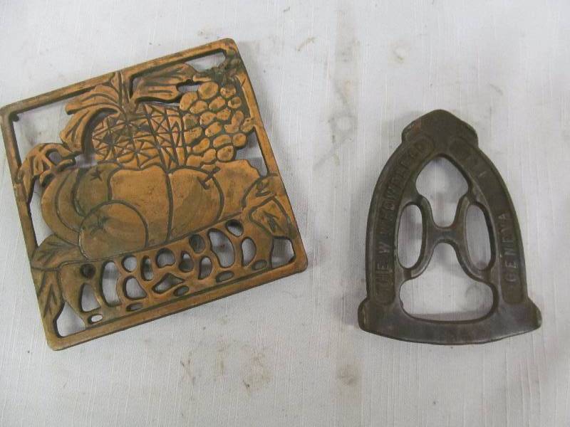 lot 105 image: vintage hotplate, trivets